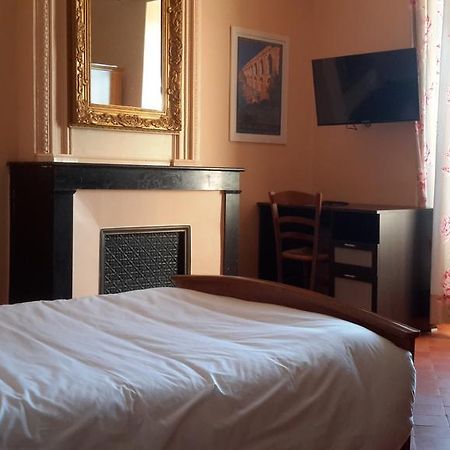 Auberge Le Bistrot De Lussan Lussan  Zewnętrze zdjęcie